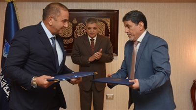 الفريق أسامة ربيع يشهد توقيع مذكرة تفاهم مع شركة ترسانة جنوب البحر الأحمر