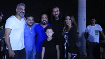 أسرة مسلسل «الغراب» تحتفل بعيد ميلاد هاني عادل.. صور