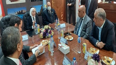 نائب محافظ القاهرة تبحث المقترحات المقدمة لتطوير حي حلوان