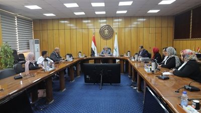 وزير القوى العاملة يلتقي اللجنة النقابية بالإسماعيلية لبحث مشاكلهم وحلها
