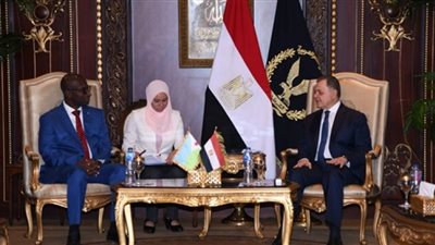 وزير الداخلية يبحث تعزيز التعاون الأمني المشترك مع نظيره الجيبوتي