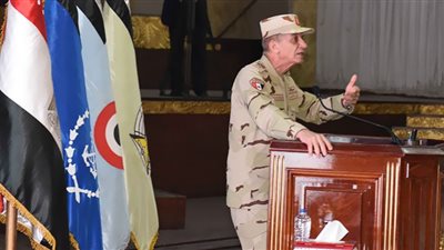 وزير الدفاع يلتقى بقادة وضباط القوات المسلحة المعينين لتولي الوظائف القيادية