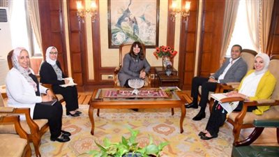 سها جندي تبحث خطة لترويج المشروعات القومية للمصريين بالخارج