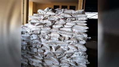 ضبط 248 طن أعلاف مجهولة المصدر بمصنع غير مرخص بالشرقية
