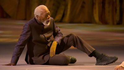 سر قفاز اليد اليسرى لمورجان فريمان.. افتتاح كأس العالم قطر 2022