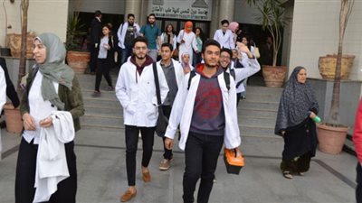 طلاب طب عين شمس يشكون صعوبة امتحان النسا والتوليد
