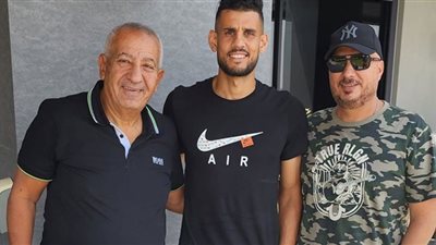 رئيس المصري البورسعيدي يجتمع بـ اللاعب الجزائري بوبكر