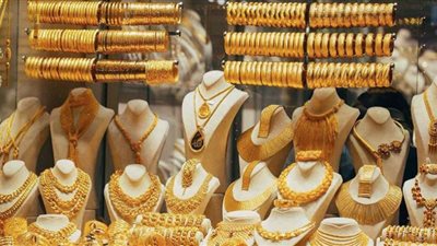 الذهب يتراجع لأدنى مستوى.. والدولار يرتفع