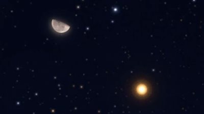 إله الحرب يجاور القمر الليلة في السماء