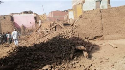 إزالة فورية لمنزل آيل للسقوط بنجع الشيخ عبدالكريم بدشنا
