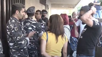 مظاهرات أمام بنك لبنان: كل الدولة حرامية (فيديو)
