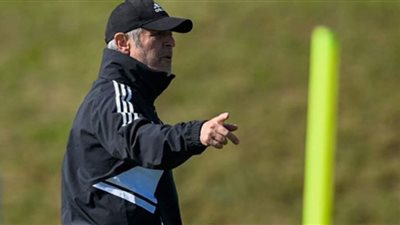 كولر يحاضر لاعبي الأهلي قبل التحرك إلى ملعب طنجة لمواجهة سياتل