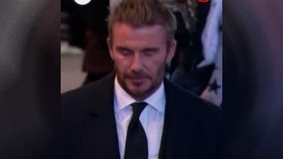 ديفيد بيكهام يذرف الدموع أمام نعش الملكة إليزابيث.. شاهد