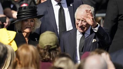 صافرات الاستهجان والمطالبة بالعزل تستقبل الملك تشارلز.. شاهد