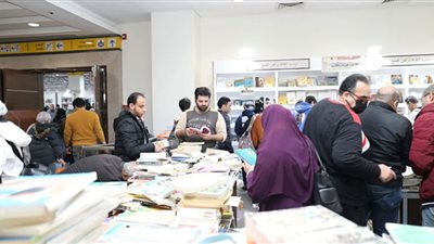 مبيعات الثقافة والفن للجميع تتجاوز 100 ألف نسخة بمعرض القاهرة للكتاب