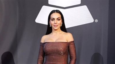 جورجينا نجمة سماوية تخطف العيون والهدف رونالدو| شاهد