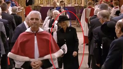 حذاء الملكة كاميلا يربك الملك تشارلز في كاتدرائية لانداف.. شاهد