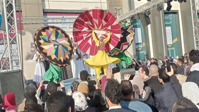 معرض القاهرة للكتاب.. التنورة التراثية تخطف الأنظار