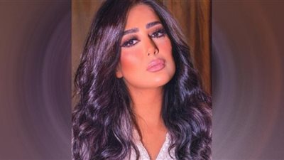 غادة عبد الرازق تعود لعمر الثلاثين فى جلسة تصوير.. صور