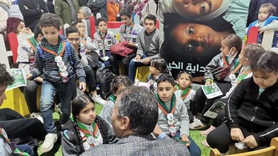 تفاعل الأطفال مع ورشتي عمل نظمها القومي للطفولة والأمومة بمعرض الكتاب