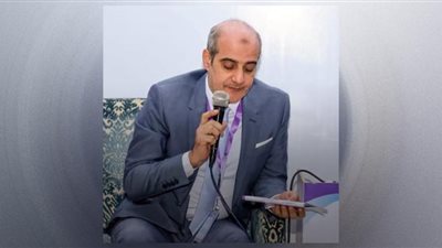 الطبيب الإنسان تمسك بإنقاذ حياة طفلة أثناء حريق مستشفى 