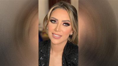 هبة عبدالعزيز تشعل الإنستجرام بخصر مكشوف