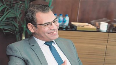 البقاء على سعر صرف ثابت دون موارد دولارية من المستحيلات