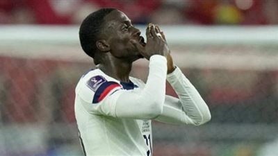بالفيديو.. تيم ويا يحقق حلم والده بقميص منتخب أمريكا في كأس العالم