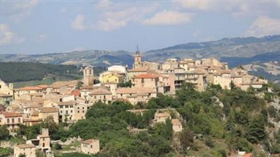 قرية إيطالية تدفع 25 ألف إسترليني للانتقال إليها