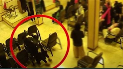 لحظة وفاة فتاة أثناء احتجازها بسبب الحجاب (شاهد)