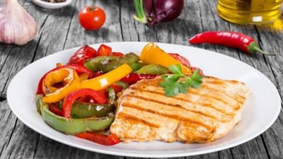 خطوات عمل ستيك دجاج بالخضار للرجيم