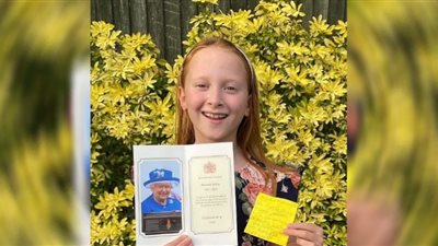 طفلة بريطانية تستلم آخر رسائل بخط يد الملكة إليزابيث