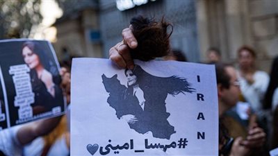 إيران تعتقل 40 أجنبيًا