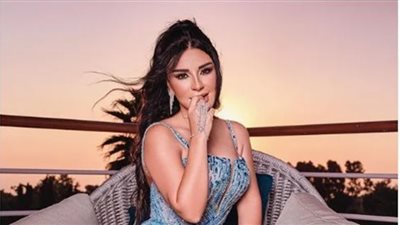 ماغي بوغصن بإطلالة جذابة