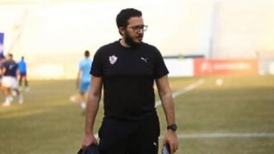 طبيب الزمالك يعقم حافلة اللاعبين قبل التوجه لملعب “أحمدو أهيدجو”