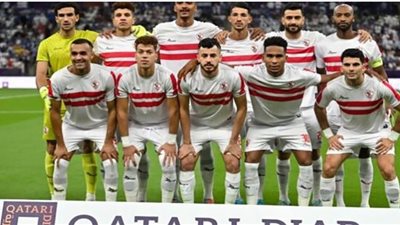 حكام مواجهة الزمالك وإيليكت يخوضون الإحماء بملعب “أحمدو أهيدجو”