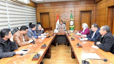 محافظ الدقهلية يتابع المشروعات المتعثرة بالقطاعات كافة