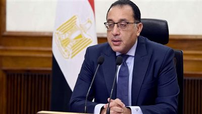 رئيس الوزراء يتابع جهود توطين صناعة التليفون المحمول في مصر