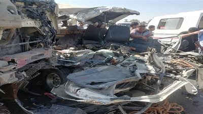 إصابة 25 شخصاً إثر تصادم أتوبيس بسيارة نقل كبيرة