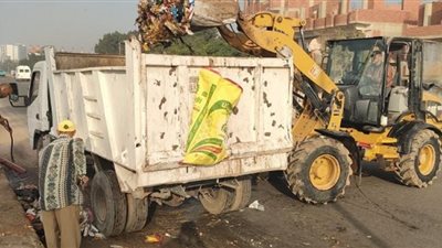 حملات مكثفة علي مدار اليوم لرفع مخلفات القمامة و الأتربة بالشرقية