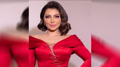 أصالة تستفز شرطة الموضة بفستان مطرز بالعيون في الكويت| صور