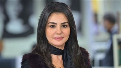 دينا فؤاد تبهر الحضور بإطلالة راقية في ختام مهرجان القاهرة السينمائي