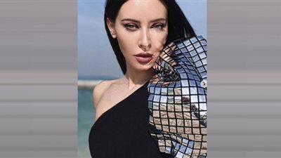 نسرين سند نجمة لامعة في ضوء النهار.. صور