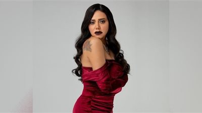 رانيا يوسف تتخلى عن البطانة للمرة الثانية | صور