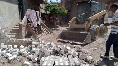 مدينة دشنا تتابع أعمال النظافة وإزالة التعديات بدرب جاموس