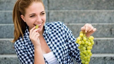 فوائد مذهلة للعنب.. أبرزها يقوي العظام ويكافح التجاعيد