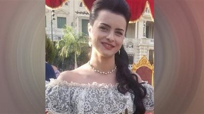 نور اللبنانية تخطف الأنظار بالأسود في ختام القاهرة السينمائي