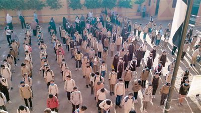 التعليم توجه بالالتزام بتحية العلم خلال العام الدراسي الجديد