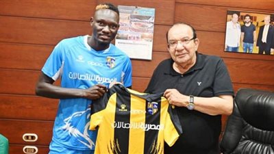 المقاولون العرب يتعاقد مع قائد منتخب أوغندا