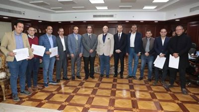 محافظ بني سويف يسلم شهادات الدفعة الأولى في تكنولوجيا المعلومات
